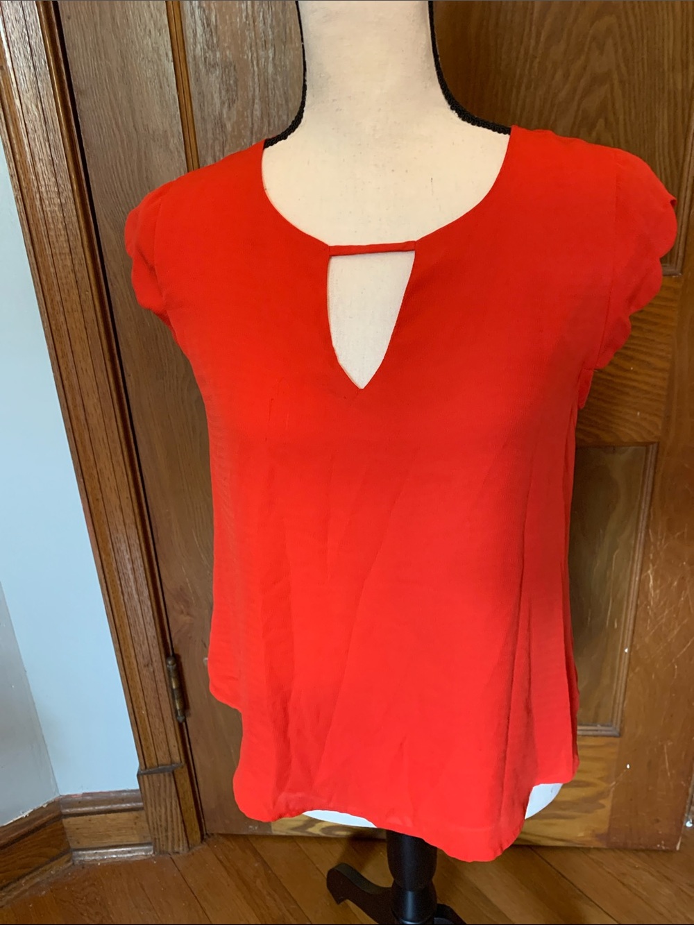 E&M Women's Red Cap-Sleeve Keyhole Blouse